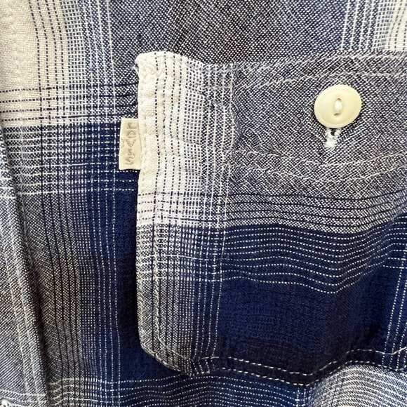 Levi's Boyfriend Fit Cotton Flannel Long-Sleeve Shirt Blue Plaid Size M - Picture 3 of 10